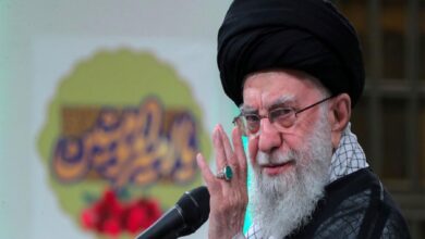 رهبر جمهوری اسلامی خواستار حداکثر مشارکت برای انتخابات در میان بی علاقگی رأی دهندگان شد