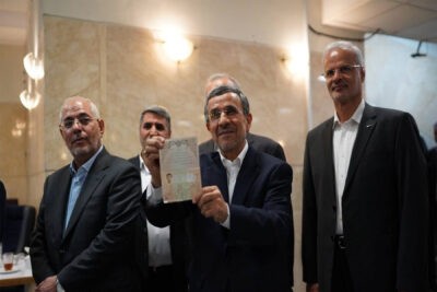 محمود احمدی نژاد برای انتخابات ریاست جمهوری ثبت نام کرد
