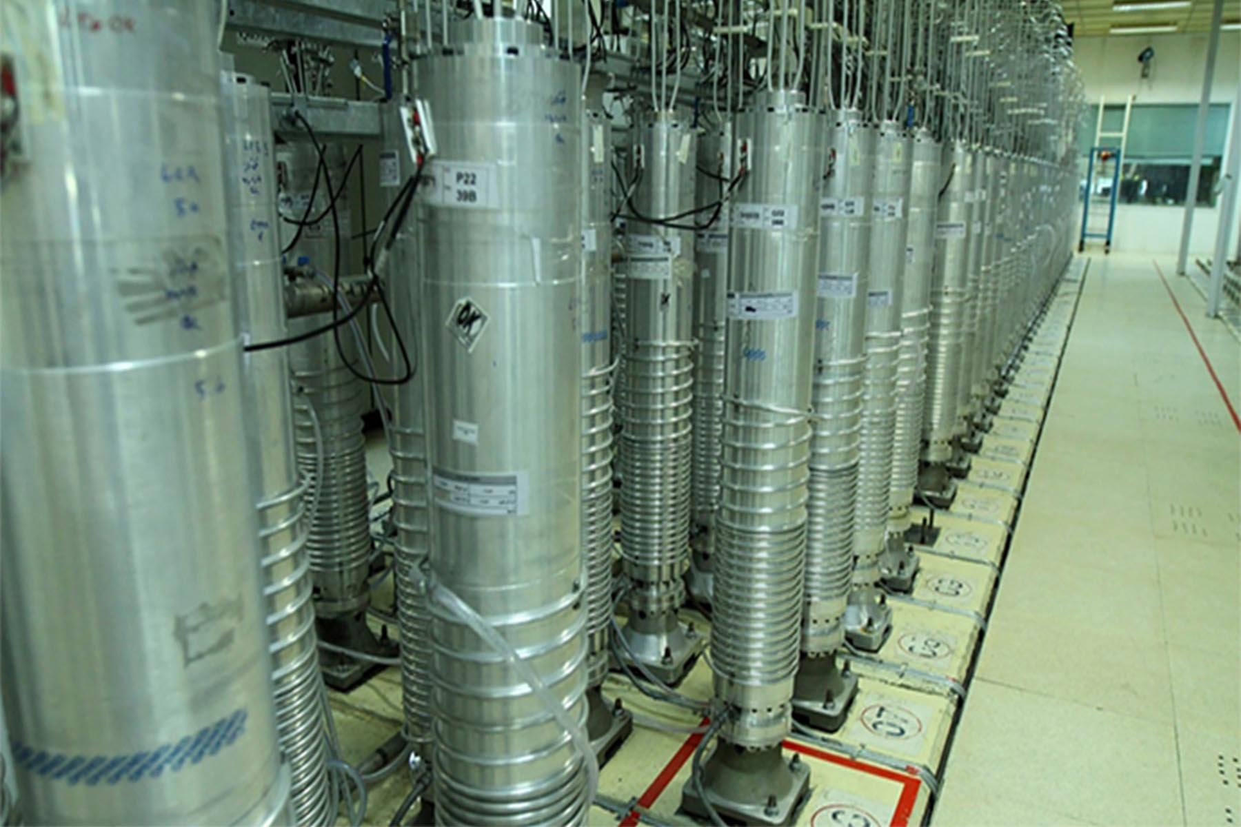 جمهوری اسلامی غنی سازی اورانیوم را در پاسخ به قطعنامه آژانس بین المللی انرژی اتمی گسترش می دهد